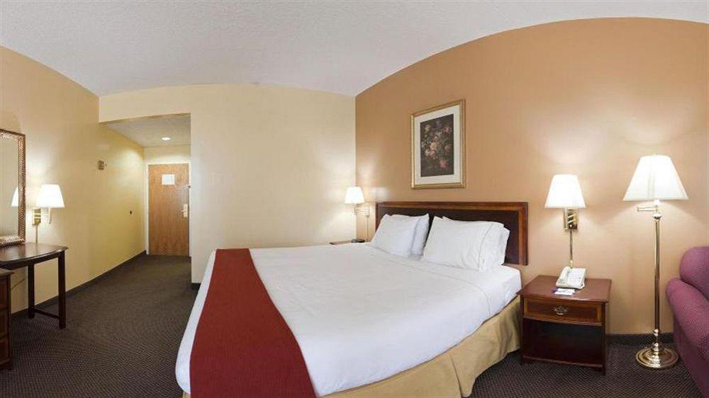 Holiday Inn Express Marshfield - Springfield Area By Ihg Εξωτερικό φωτογραφία