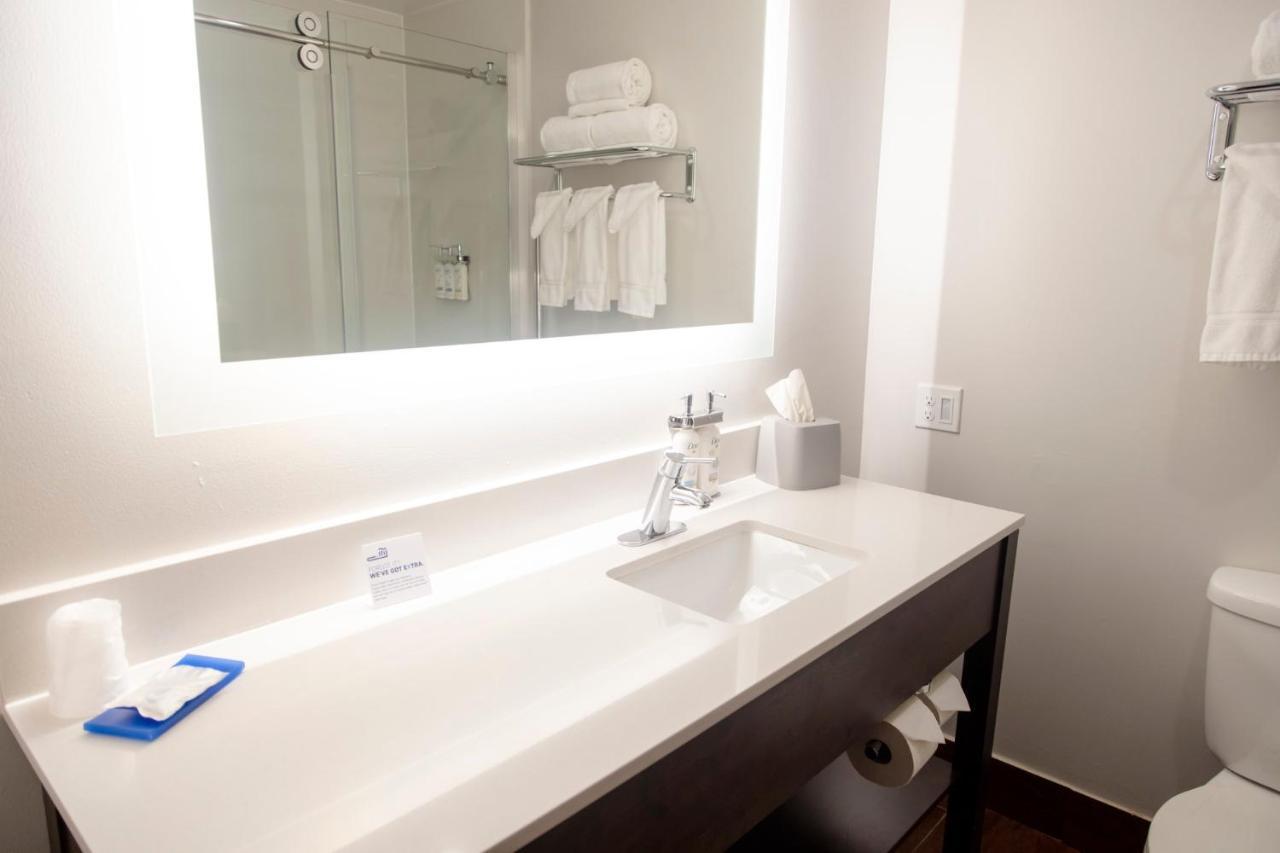 Holiday Inn Express Marshfield - Springfield Area By Ihg Εξωτερικό φωτογραφία