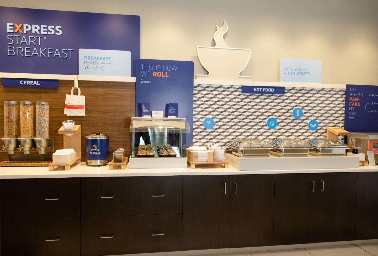 Holiday Inn Express Marshfield - Springfield Area By Ihg Εξωτερικό φωτογραφία