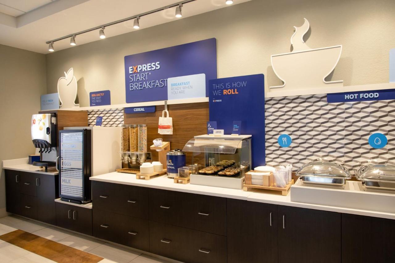 Holiday Inn Express Marshfield - Springfield Area By Ihg Εξωτερικό φωτογραφία