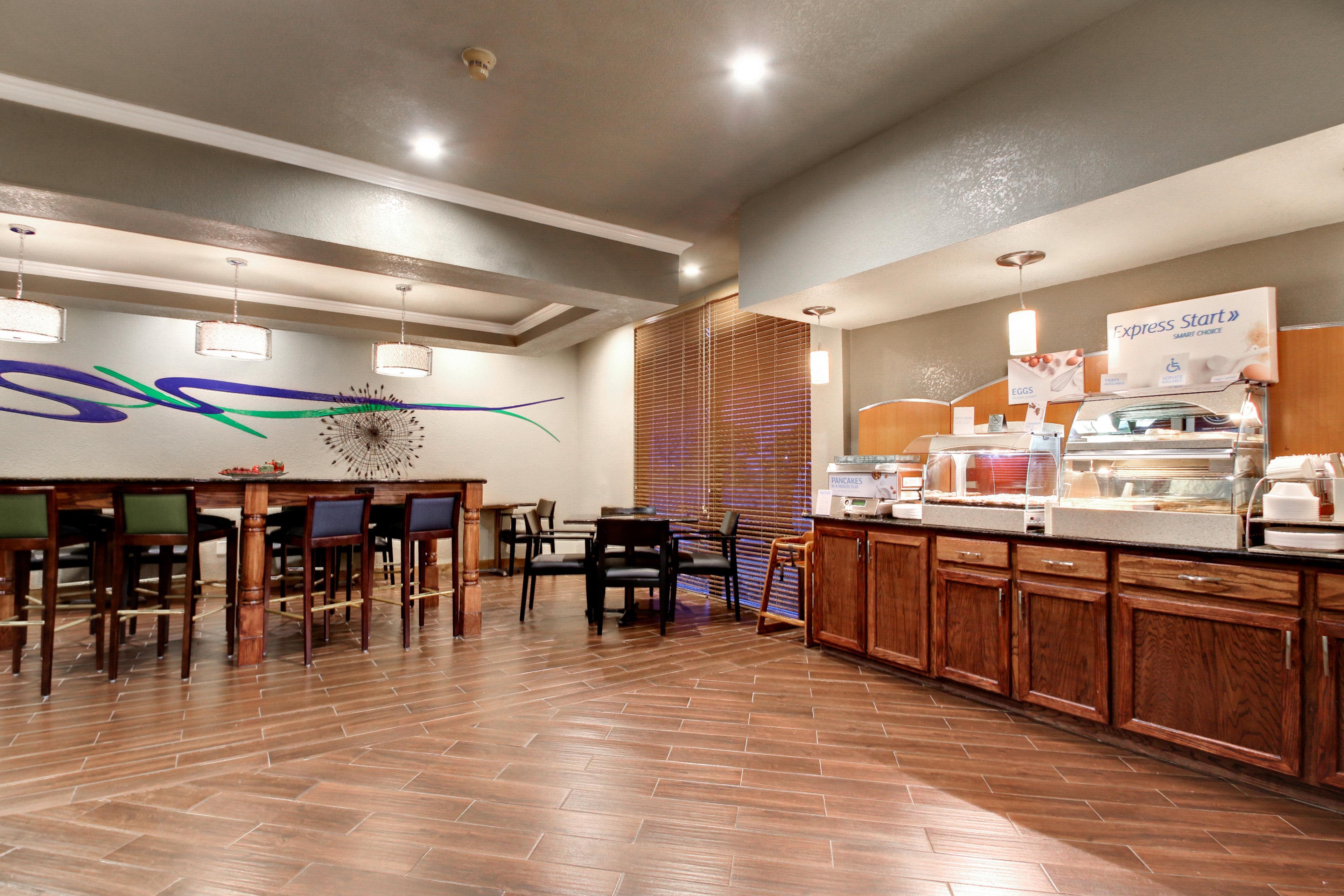 Holiday Inn Express Marshfield - Springfield Area By Ihg Εξωτερικό φωτογραφία