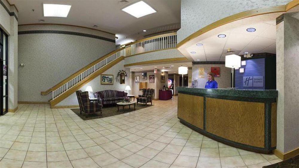 Holiday Inn Express Marshfield - Springfield Area By Ihg Εξωτερικό φωτογραφία